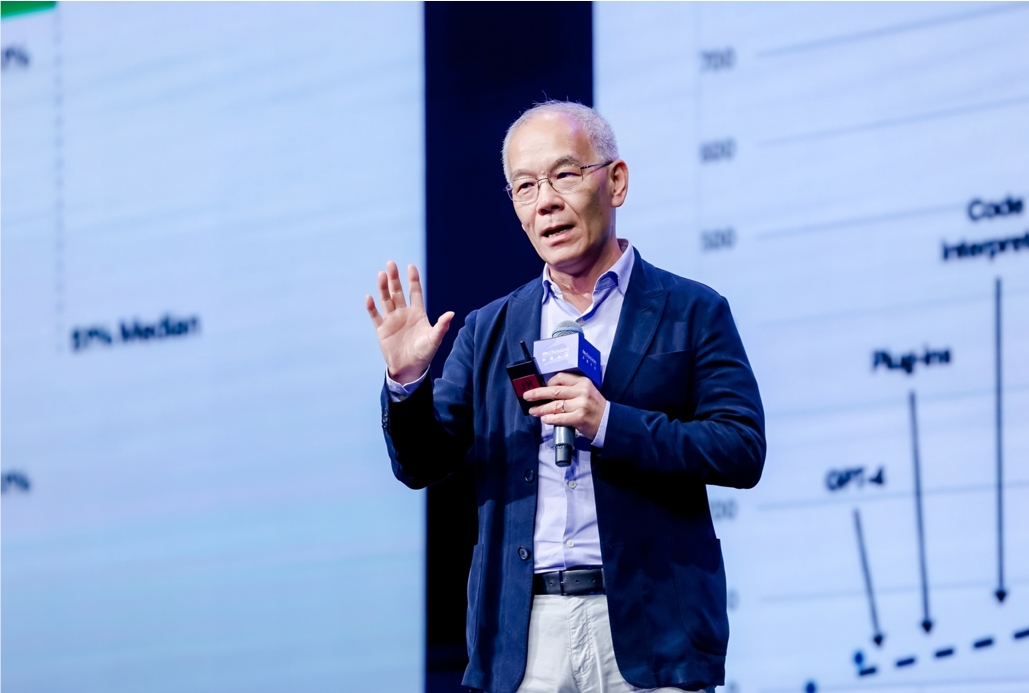 张宏江外滩大会分享：基础设施加速扩张，AI 正步入“产业规模化”